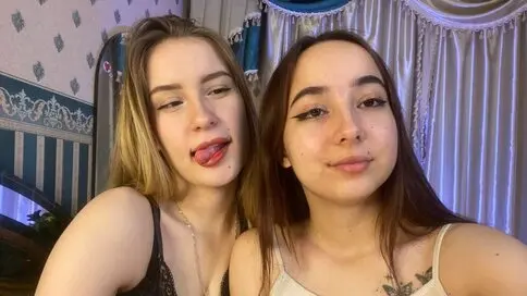 GemmaAndRebecca's live cam